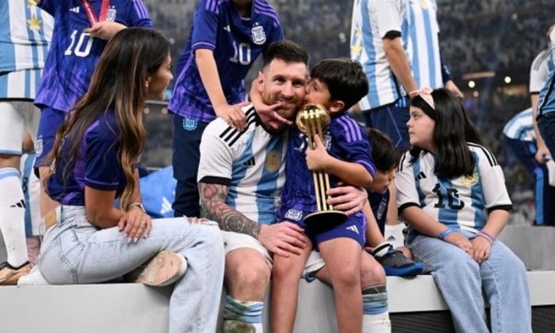 Giới thiệu tổng quan về Messi và vợ của anh